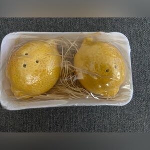 Vintage  lemons Salt & Pepper Shakers / Collection, Japan
F7 poise